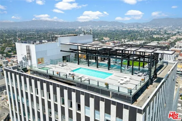 $2,700 | 3810 Wilshire Boulevard, Unit 303, Los Angeles, CA 90010