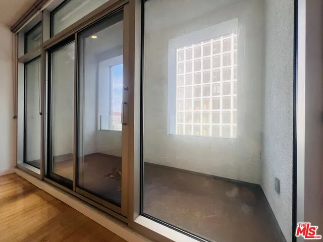 $2,700 | 3810 Wilshire Boulevard, Unit 303, Los Angeles, CA 90010