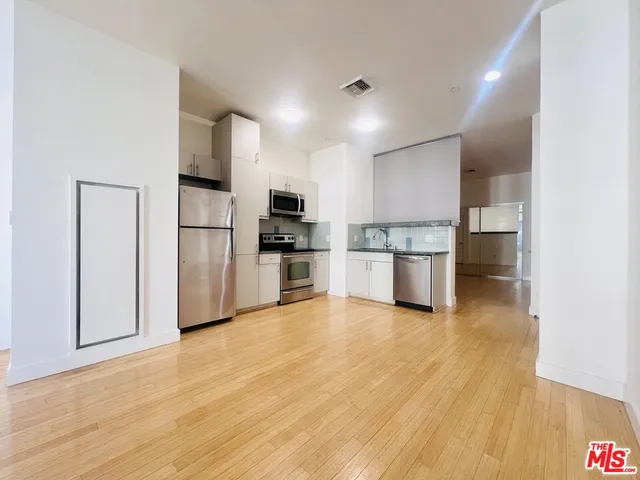 $2,700 | 3810 Wilshire Boulevard, Unit 303, Los Angeles, CA 90010