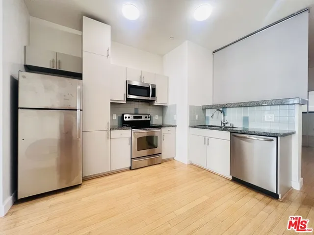 $2,700 | 3810 Wilshire Boulevard, Unit 303, Los Angeles, CA 90010
