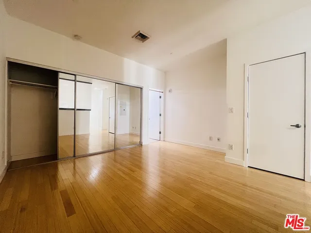 $2,700 | 3810 Wilshire Boulevard, Unit 303, Los Angeles, CA 90010