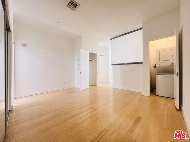 $2,700 | 3810 Wilshire Boulevard, Unit 303, Los Angeles, CA 90010