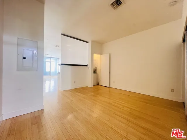 $2,700 | 3810 Wilshire Boulevard, Unit 303, Los Angeles, CA 90010