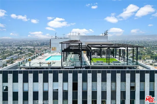 $2,700 | 3810 Wilshire Boulevard, Unit 303, Los Angeles, CA 90010