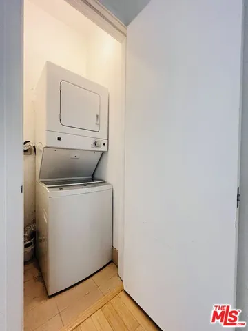 $2,700 | 3810 Wilshire Boulevard, Unit 303, Los Angeles, CA 90010