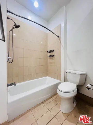 $2,700 | 3810 Wilshire Boulevard, Unit 303, Los Angeles, CA 90010