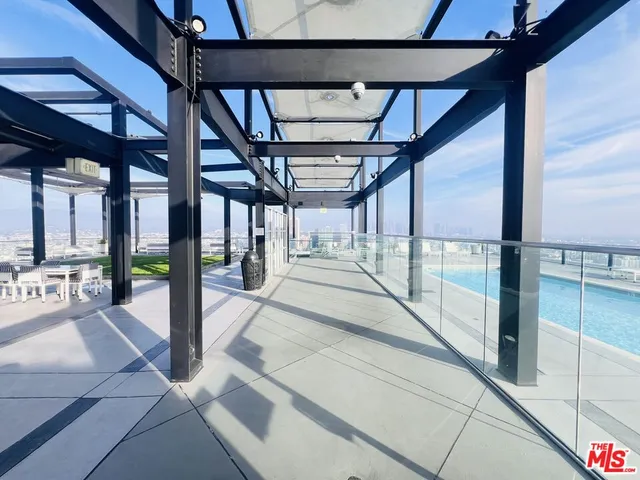 $2,700 | 3810 Wilshire Boulevard, Unit 303, Los Angeles, CA 90010