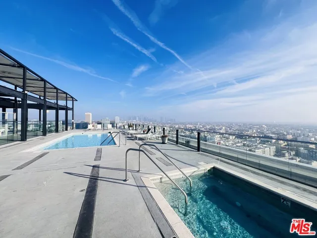 $2,700 | 3810 Wilshire Boulevard, Unit 303, Los Angeles, CA 90010