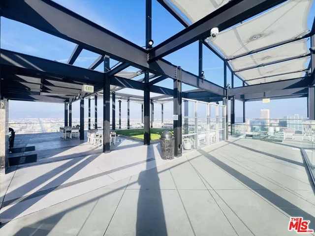 $2,700 | 3810 Wilshire Boulevard, Unit 303, Los Angeles, CA 90010