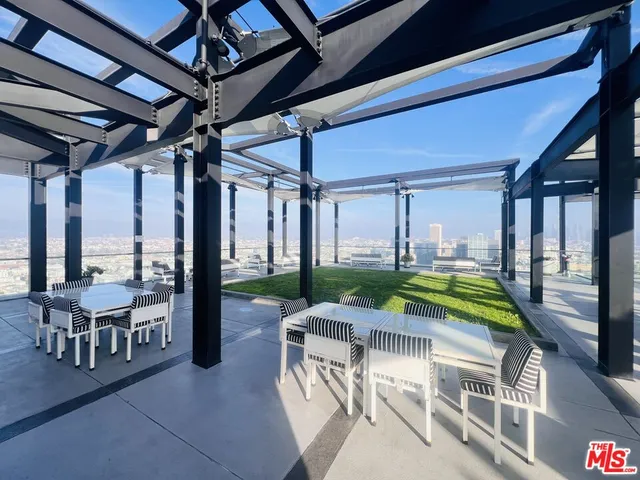 $2,700 | 3810 Wilshire Boulevard, Unit 303, Los Angeles, CA 90010