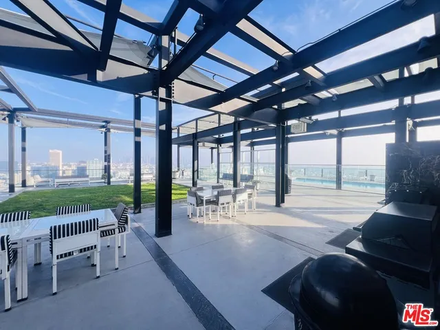 $2,700 | 3810 Wilshire Boulevard, Unit 303, Los Angeles, CA 90010