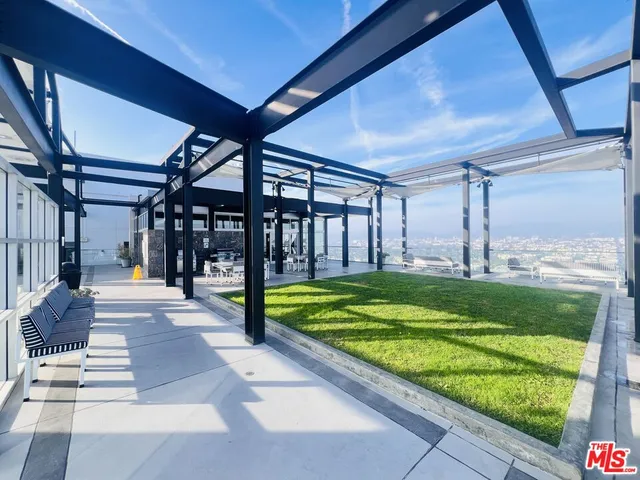 $2,700 | 3810 Wilshire Boulevard, Unit 303, Los Angeles, CA 90010