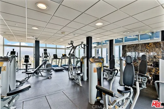 $2,700 | 3810 Wilshire Boulevard, Unit 303, Los Angeles, CA 90010