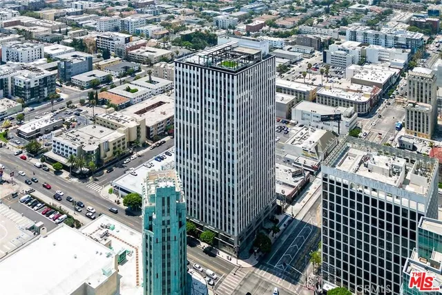 $2,700 | 3810 Wilshire Boulevard, Unit 303, Los Angeles, CA 90010