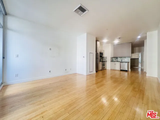 $2,700 | 3810 Wilshire Boulevard, Unit 303, Los Angeles, CA 90010