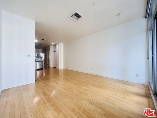 $2,700 | 3810 Wilshire Boulevard, Unit 303, Los Angeles, CA 90010