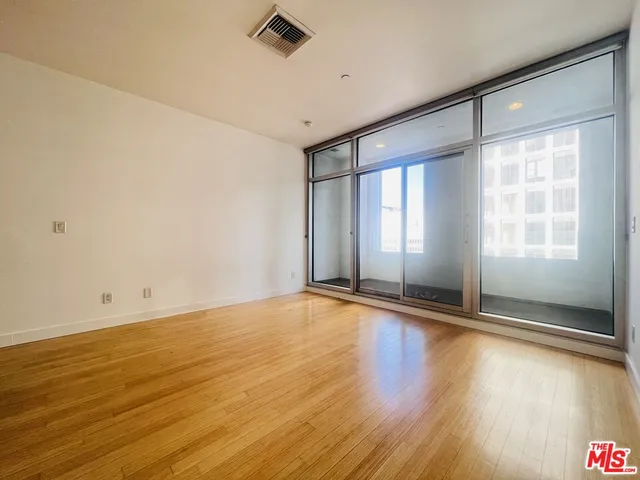 $2,700 | 3810 Wilshire Boulevard, Unit 303, Los Angeles, CA 90010