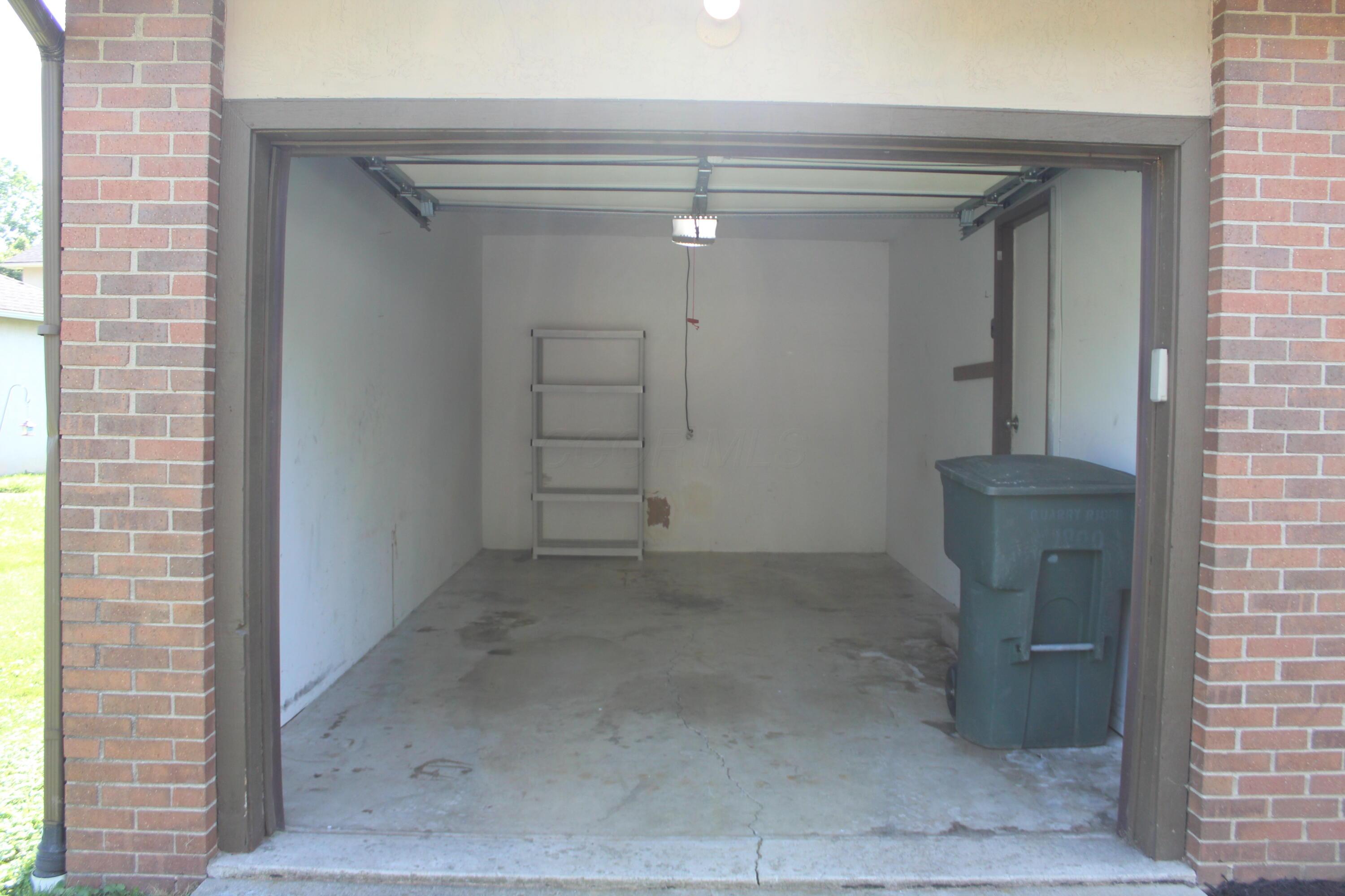 1800 Quarry Ridge Drive Columbus, OH 43232 - Photo 3 of 19 1 car attached garage with opener