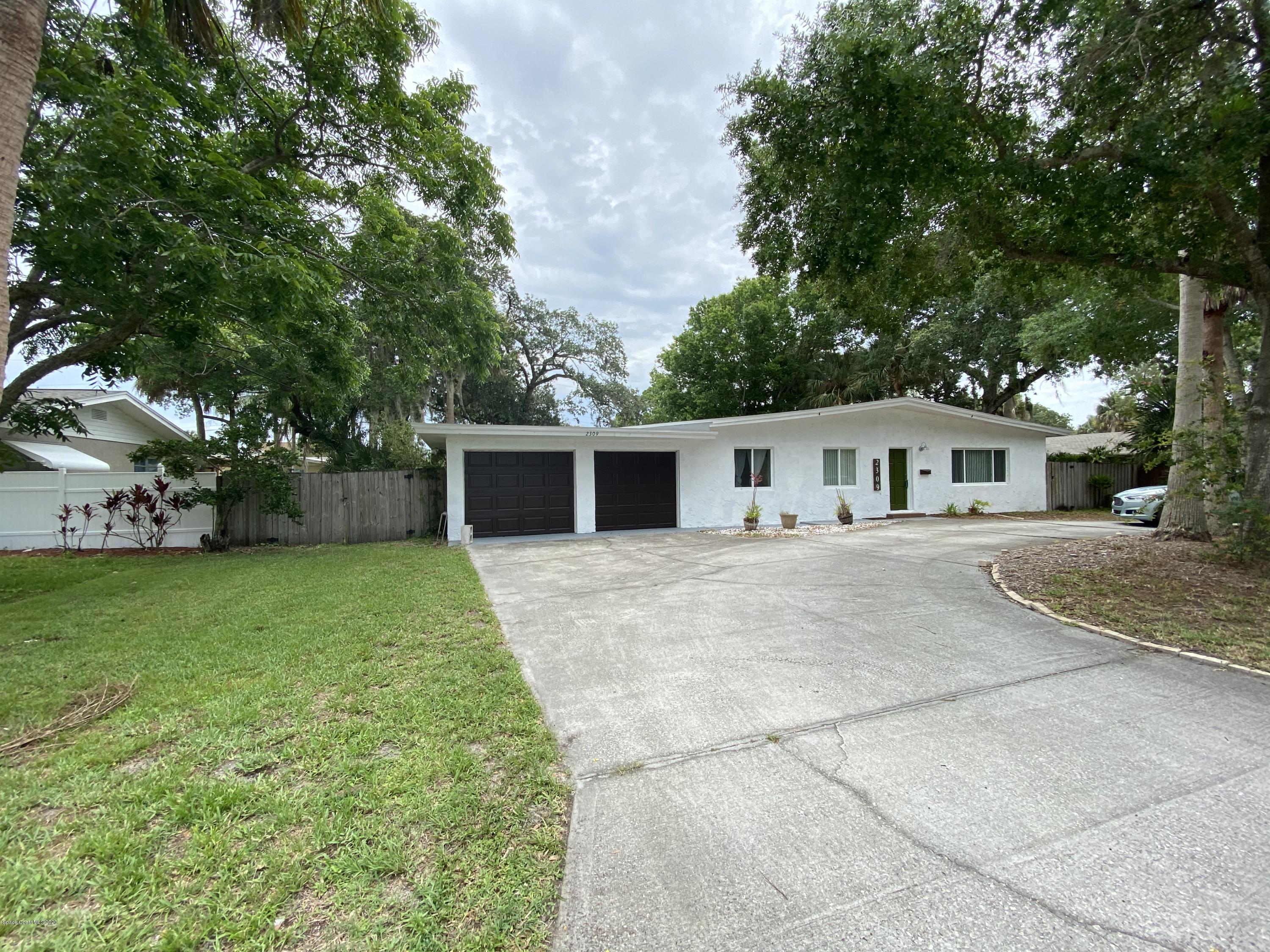 2309 Country Club Road Melbourne, FL 32901 - Photo 2 of 50 front view of a house with a yard