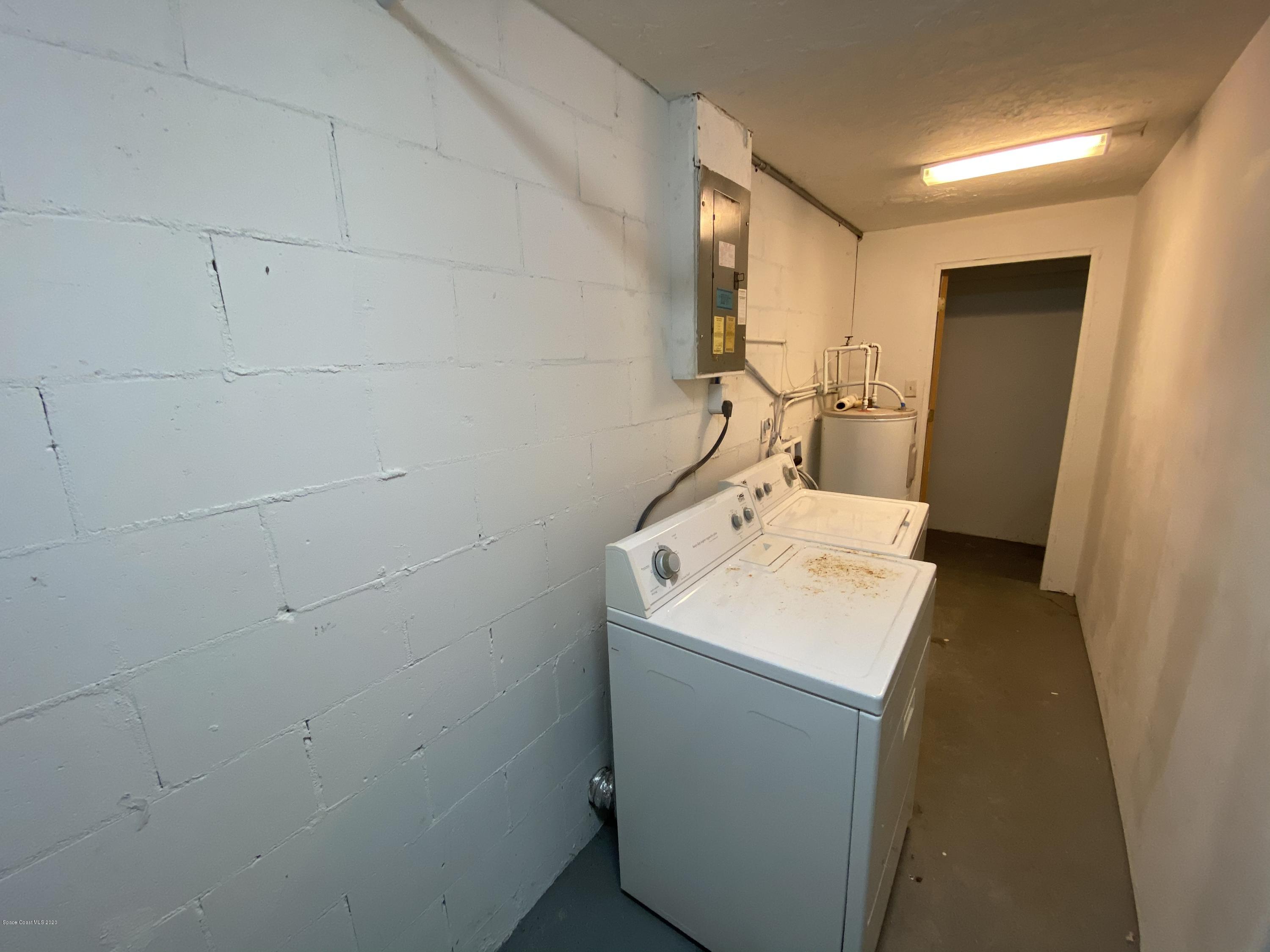 2309 Country Club Road Melbourne, FL 32901 - Photo 39 of 50 a utility room with dryer and washer