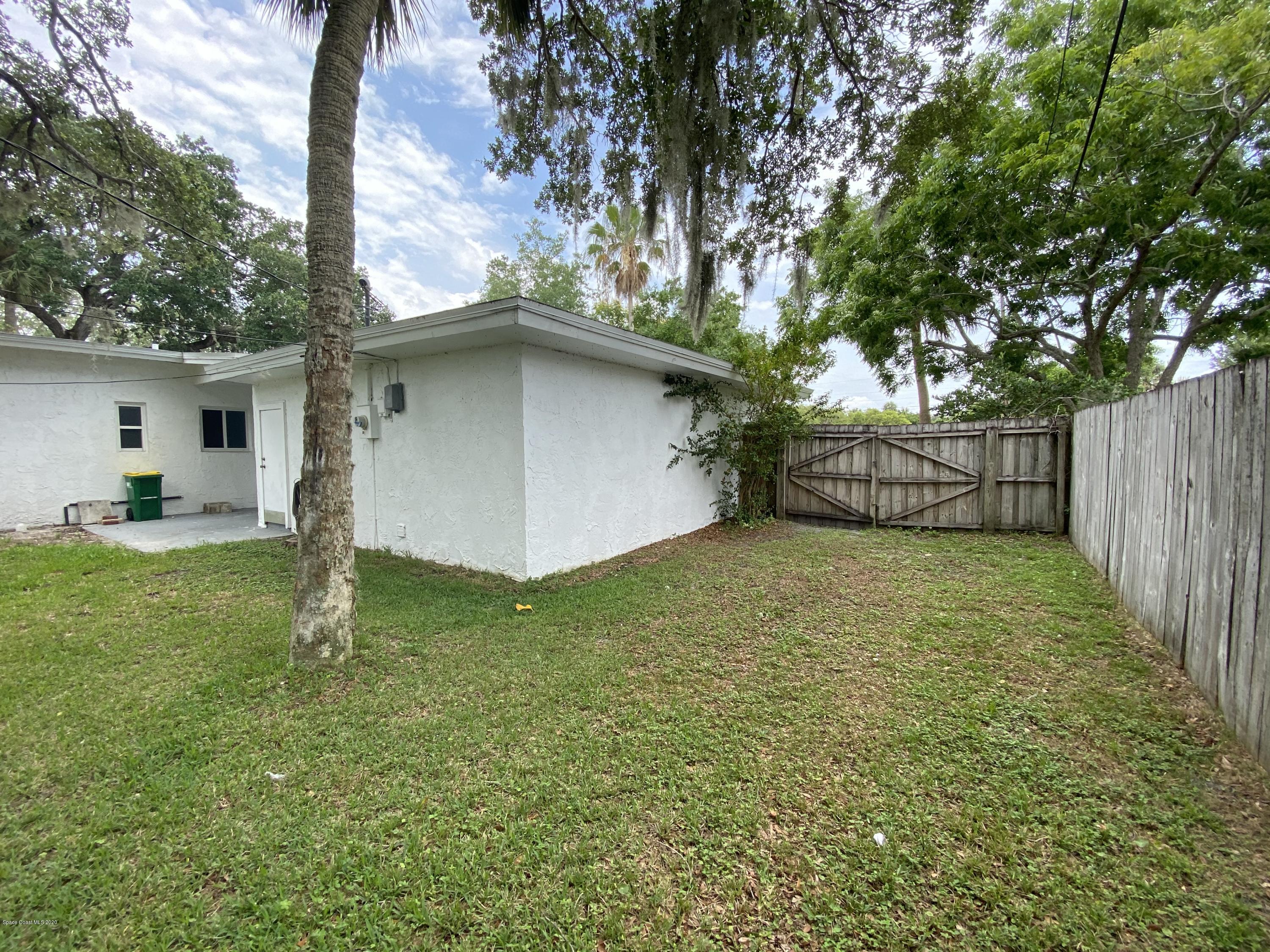 2309 Country Club Road Melbourne, FL 32901 - Photo 49 of 50 a backyard of a house with lots of green space