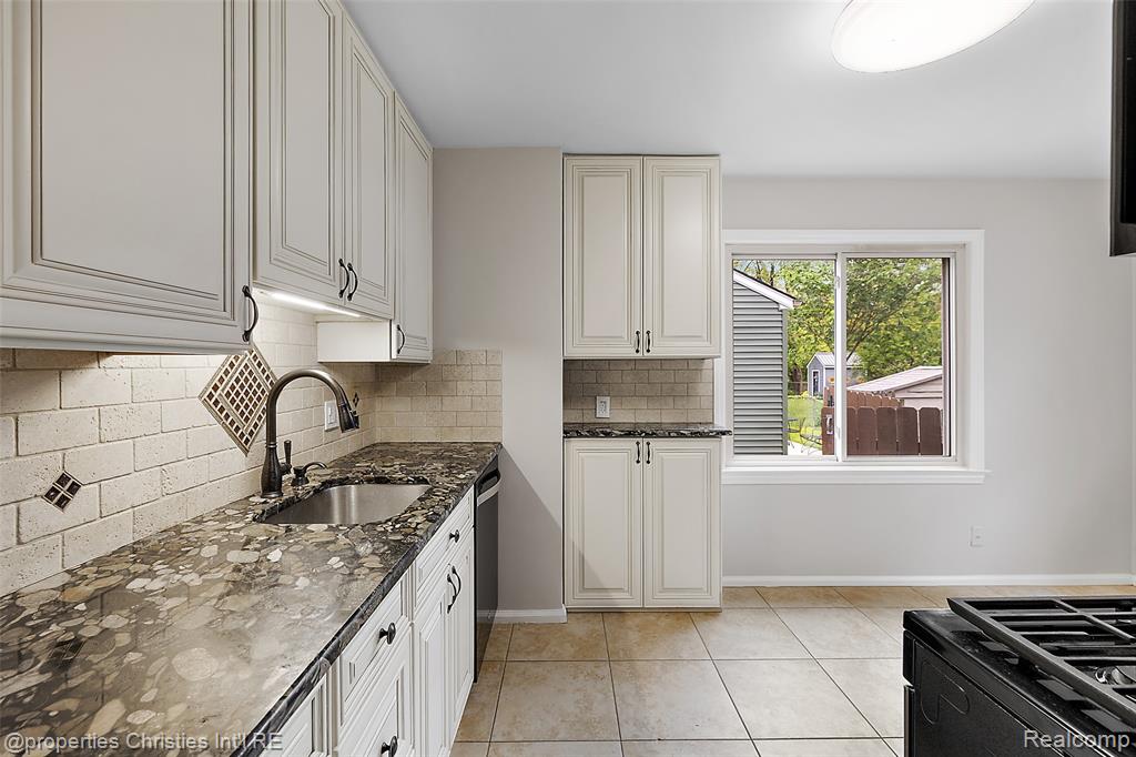 2193 Earlmont Road Berkley, MI 48072 - Photo 10 of 38 Gallery Image 10