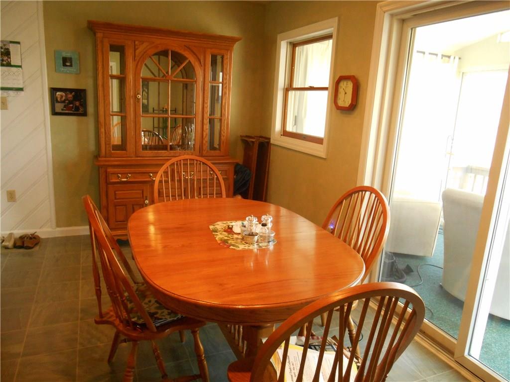 367 Locust Hill Road Cheswick, PA 15024 - Photo 4 of 12 kitchen/dining room