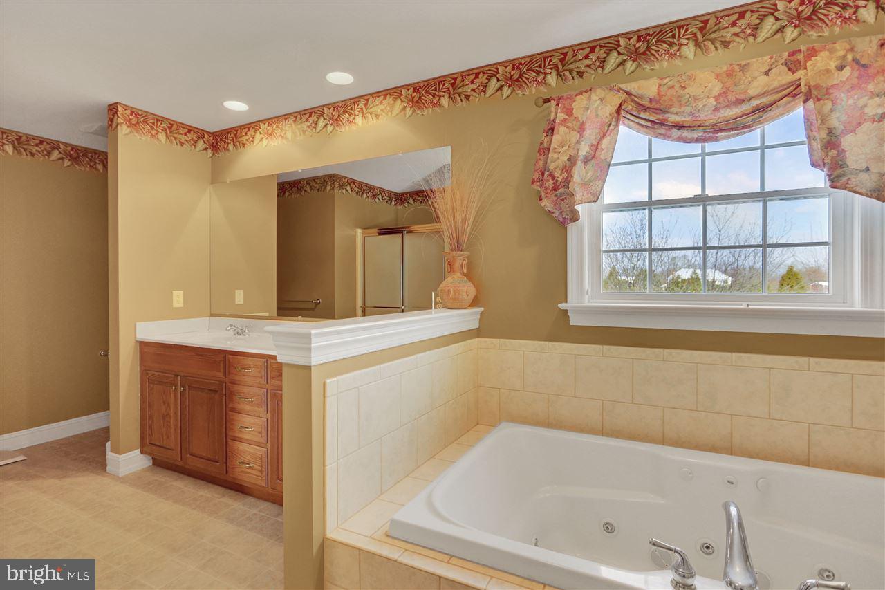 176 North Loop Road Mechanicsburg, PA 17055 - Photo 16 of 25 Gallery Image 16