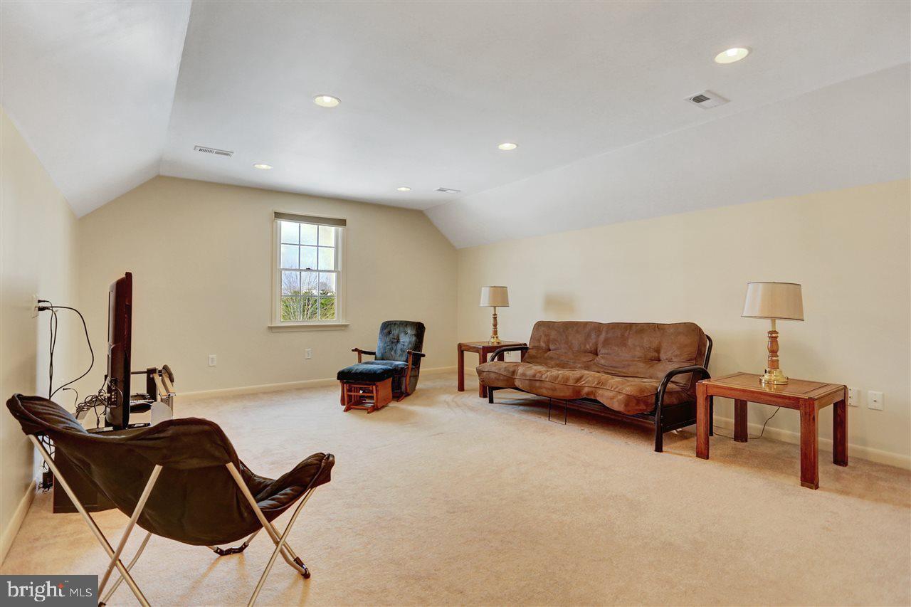 176 North Loop Road Mechanicsburg, PA 17055 - Photo 21 of 25 Gallery Image 21
