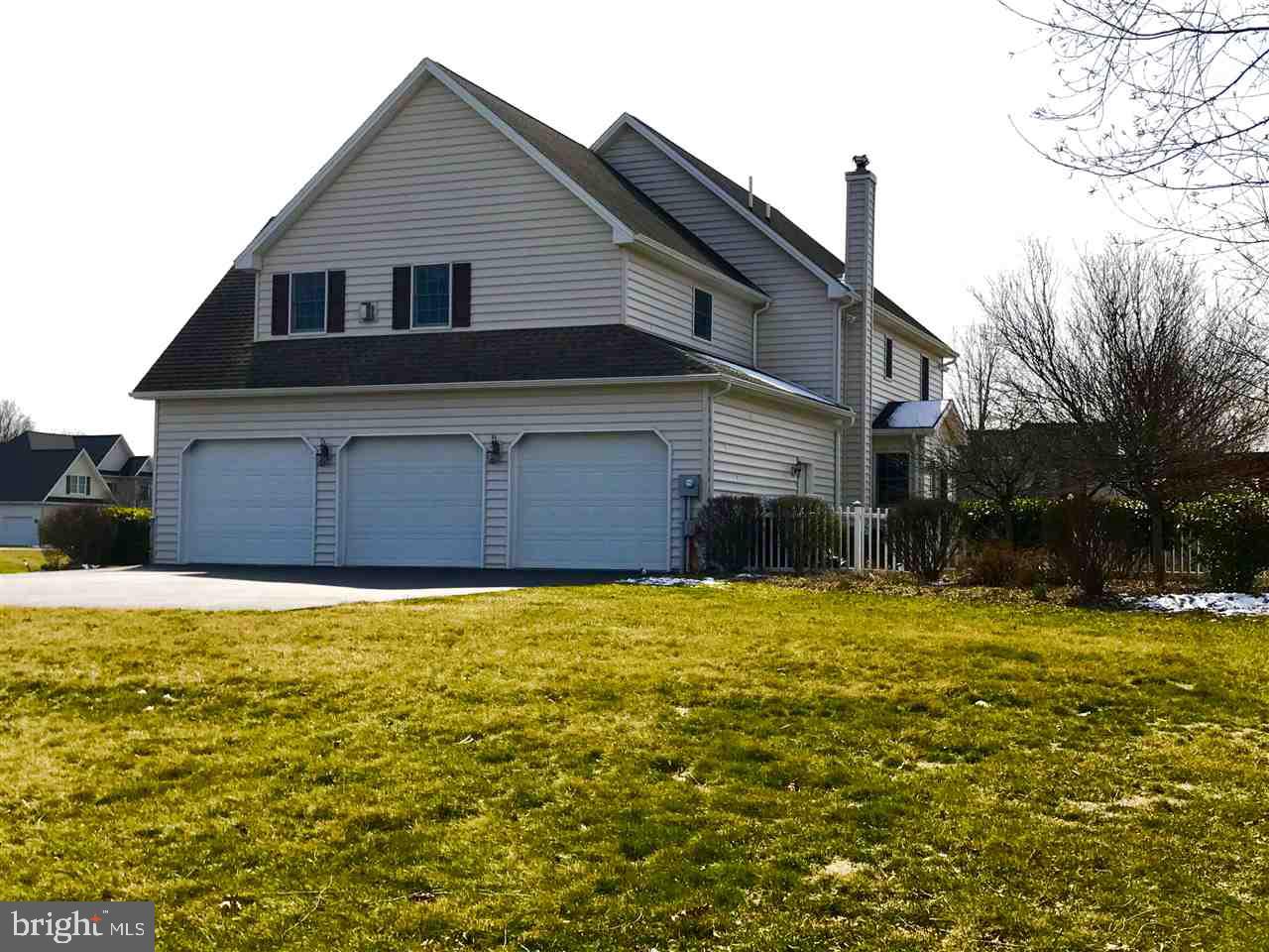 176 North Loop Road Mechanicsburg, PA 17055 - Photo 3 of 25 Gallery Image 3