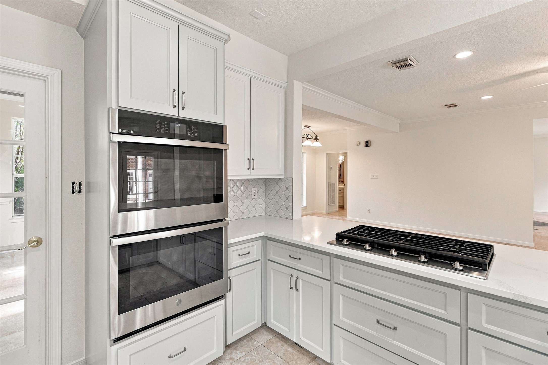 101 Rustic Lane Friendswood, TX 77546 - Photo 16 of 44 Double ovens and gas stovetop!