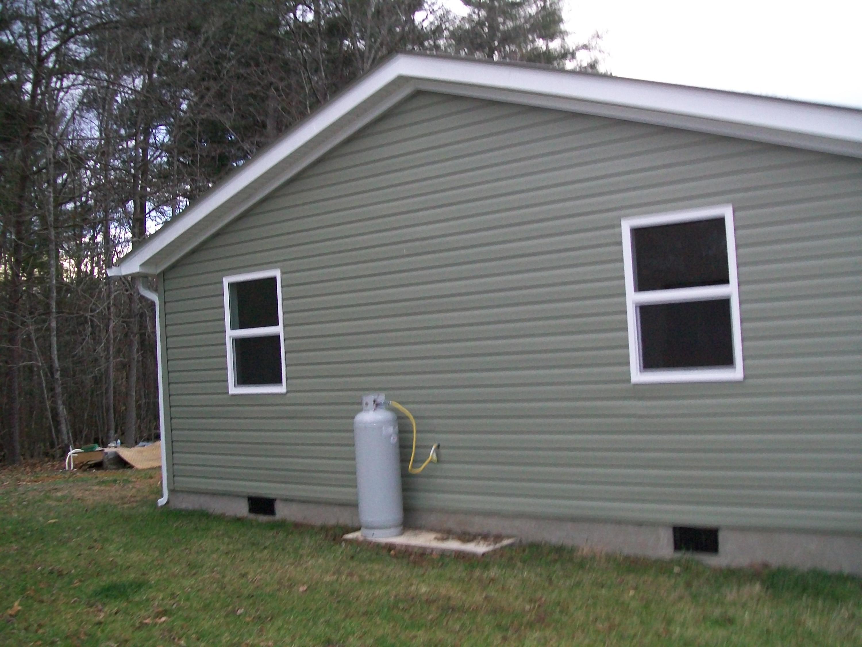 207 Timber Ridge Fincastle, VA 24090 - Photo 27 of 28 Side of home