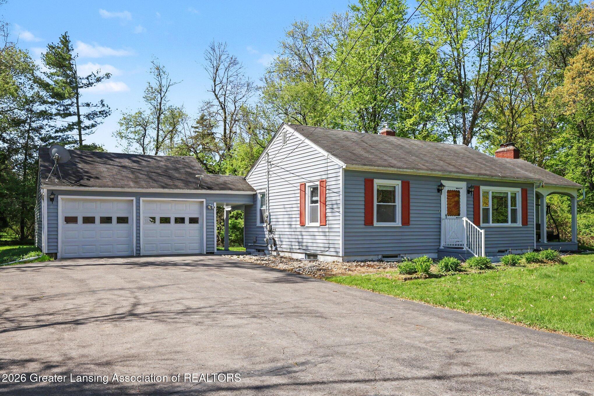 2379 Mt Hope Road Okemos, MI 48864 - Photo 4 of 29 004_file_2049
