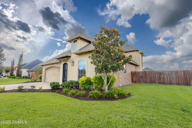 $410,000 | 11417 Twin Oaks Circle, Maurice, LA 70555