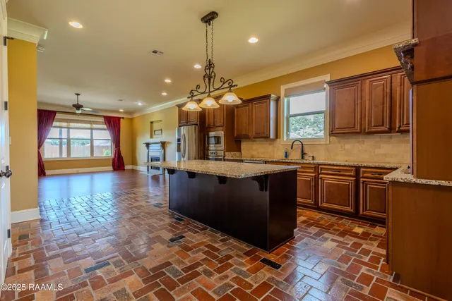 $410,000 | 11417 Twin Oaks Circle, Maurice, LA 70555