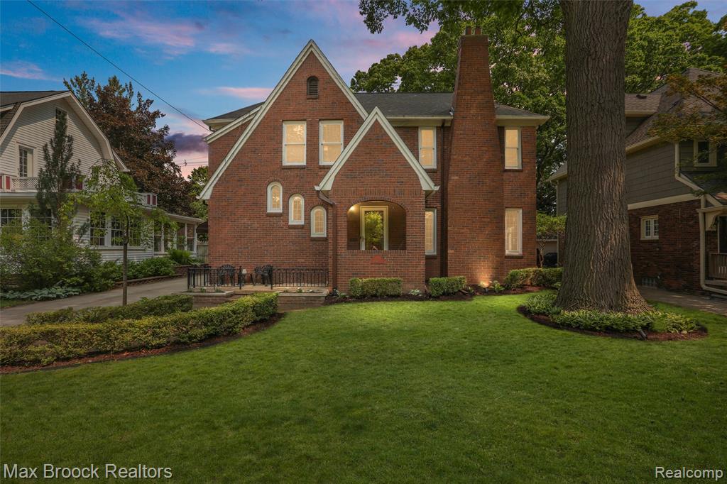 11 Sylvan Avenue Pleasant Ridge, MI 48069 - Photo 4 of 51 Gallery Image 4