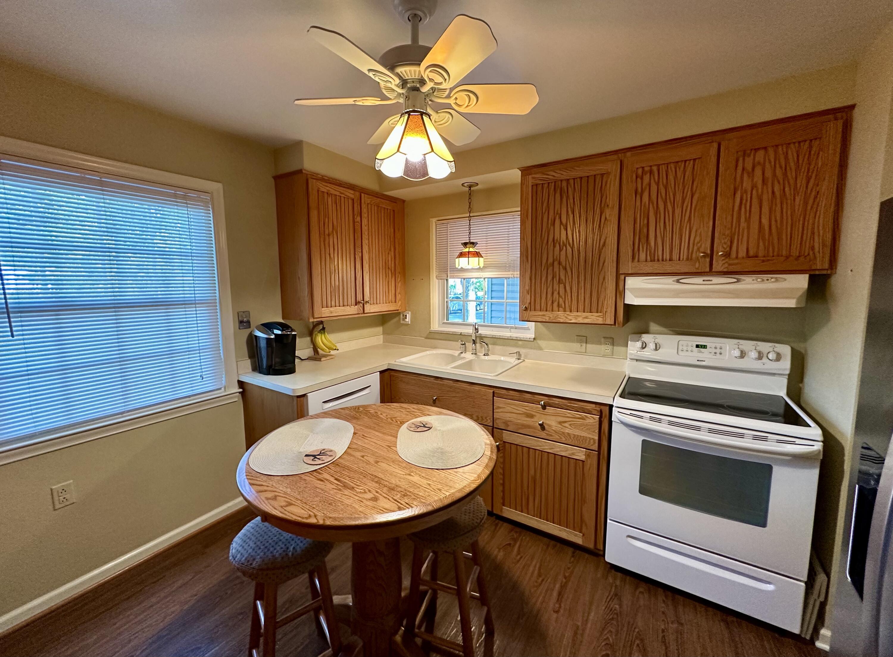 1953 Oxford Road Grosse Pointe, MI 48236 - Photo 15 of 34 Kitchen 2