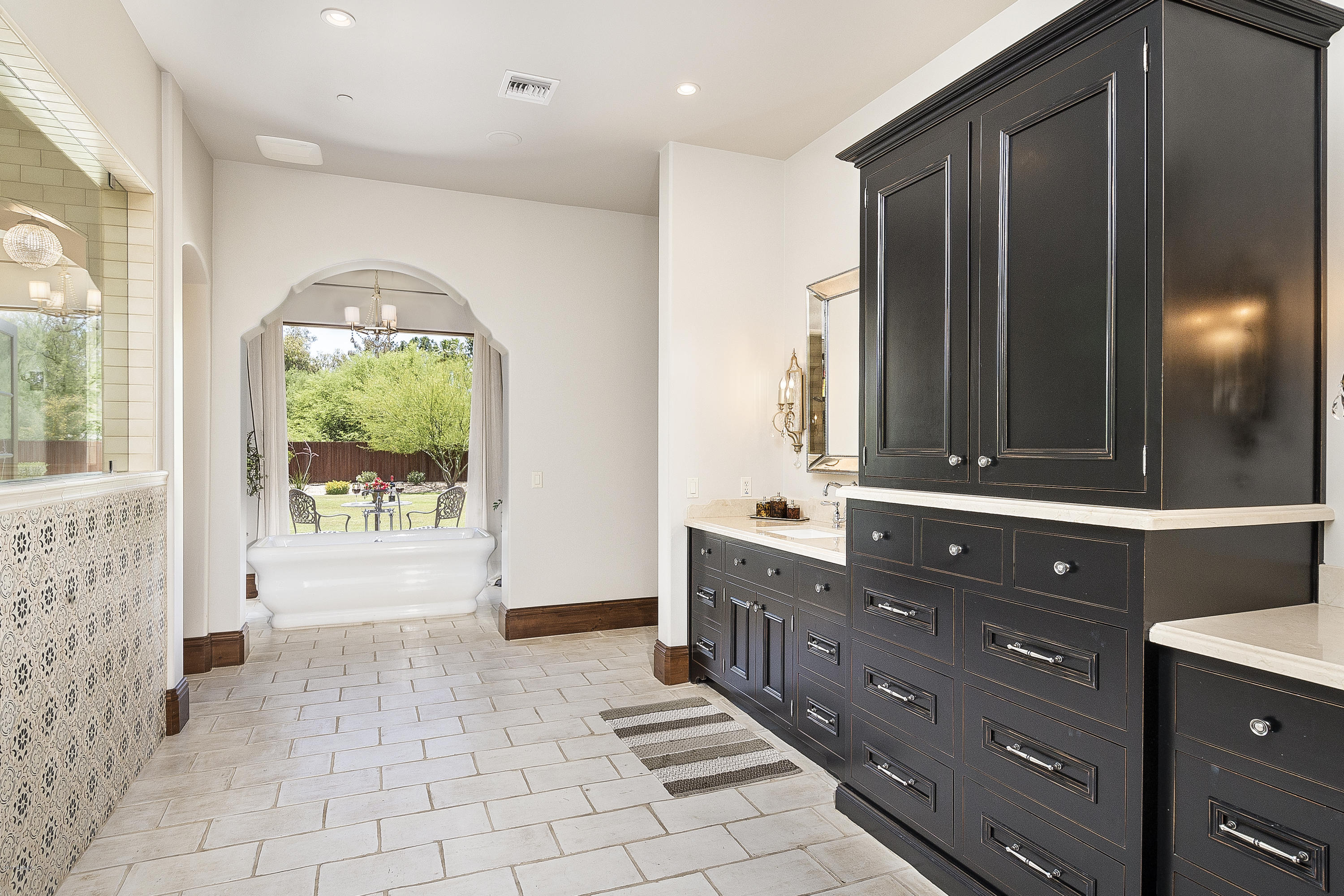 6915 East Sunnyvale Road Paradise Valley, AZ 85253 - Photo 8 of 27 Master Spa