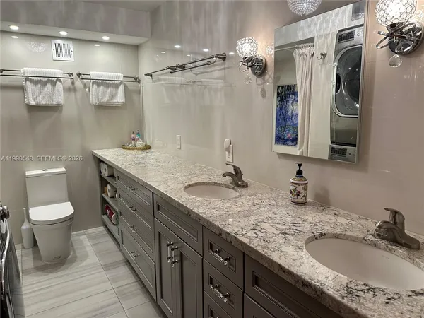 $5,200 | 6039 Collins Avenue, Unit 1431, Miami Beach, FL 33140