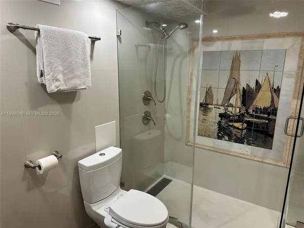 $5,200 | 6039 Collins Avenue, Unit 1431, Miami Beach, FL 33140