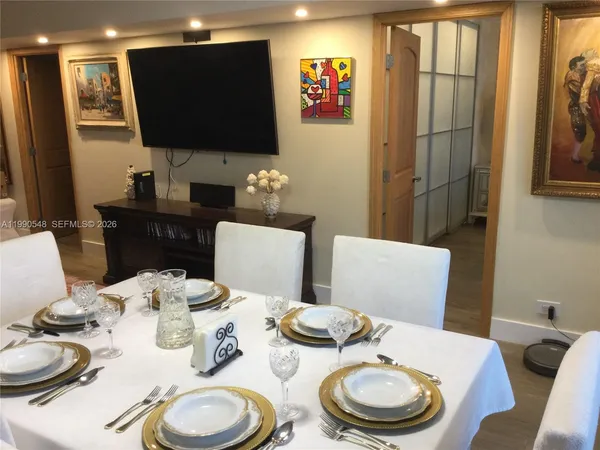 $5,200 | 6039 Collins Avenue, Unit 1431, Miami Beach, FL 33140