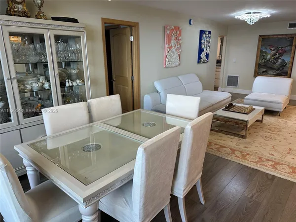 $5,200 | 6039 Collins Avenue, Unit 1431, Miami Beach, FL 33140