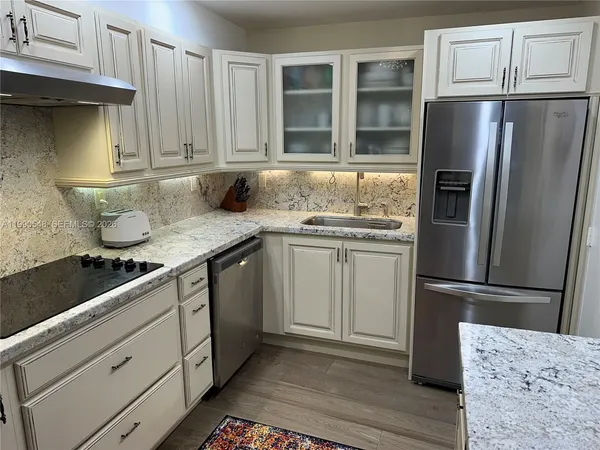 $5,200 | 6039 Collins Avenue, Unit 1431, Miami Beach, FL 33140