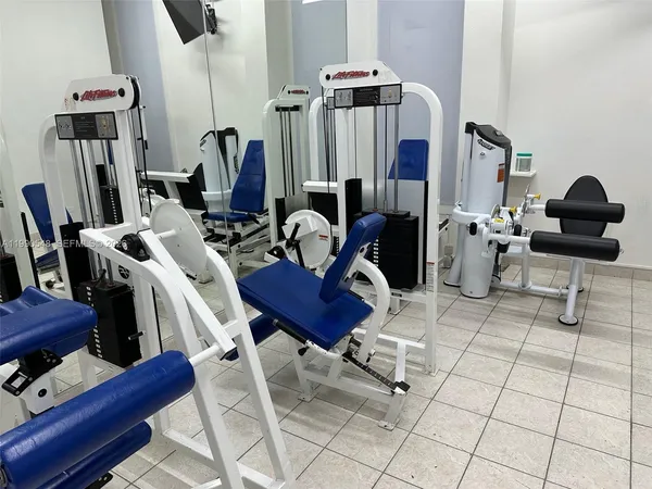 $5,200 | 6039 Collins Avenue, Unit 1431, Miami Beach, FL 33140