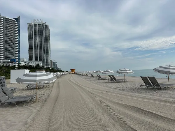 $5,200 | 6039 Collins Avenue, Unit 1431, Miami Beach, FL 33140