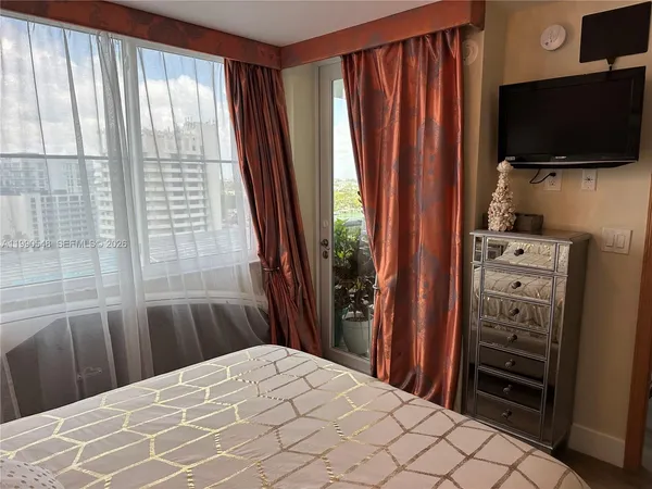 $5,200 | 6039 Collins Avenue, Unit 1431, Miami Beach, FL 33140