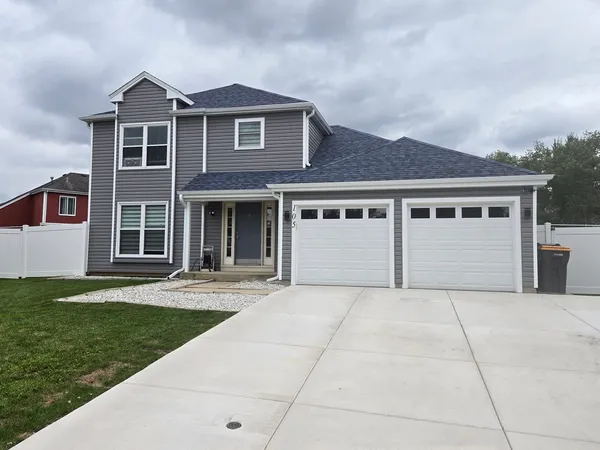 $465,000 | 105 Jefferson Lane, Streamwood, IL 60107