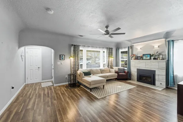 $389,900 | 2841 C Street, Selma, CA 93662