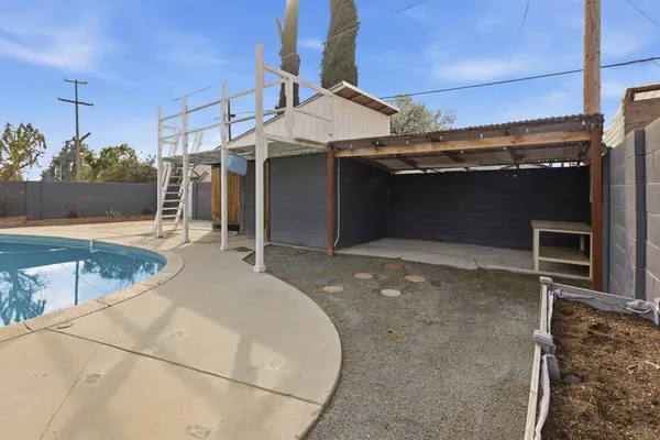 a view of a house with a garage