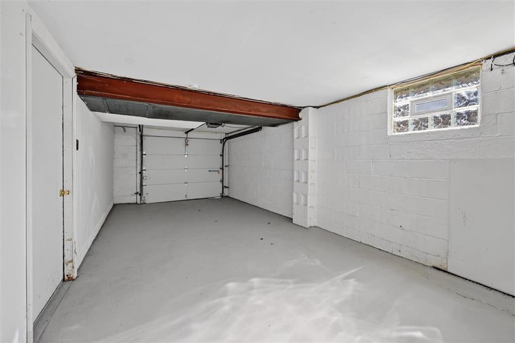 314 Fort Couch Road Pittsburgh, PA 15241 - Photo 18 of 26 a view of a room with closet